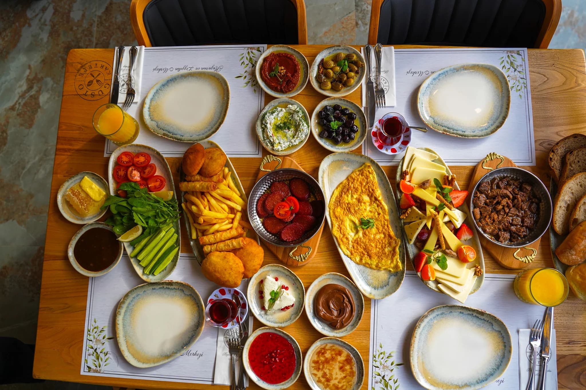 Sıradanlığın Ötesinde
Bir Kaçış Noktası